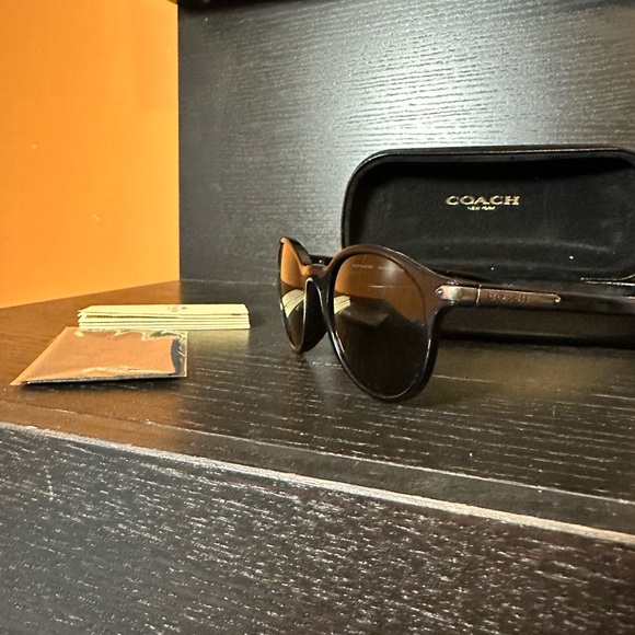 NEW Coach 8312U C2094 Sunglasses 500287 Black 100% AUTHENTIC NIB - Picture 4 of 8